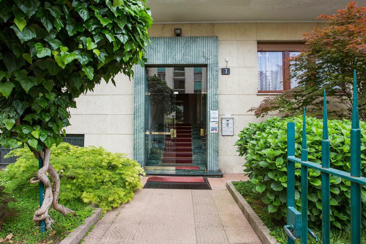 Lorenteggio Studio Apt Milan Exterior photo